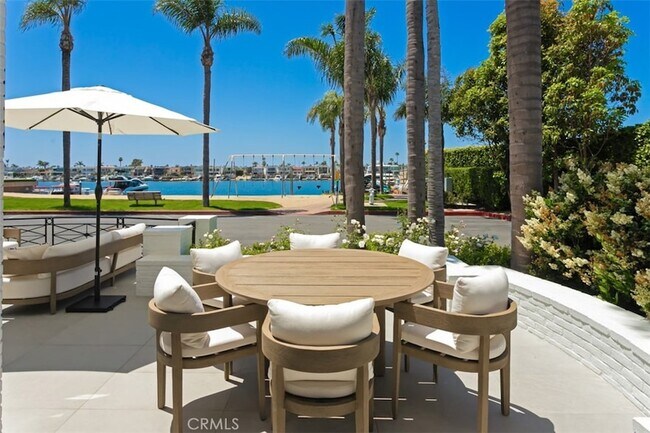 Building Photo - 2401 Bayshore Dr