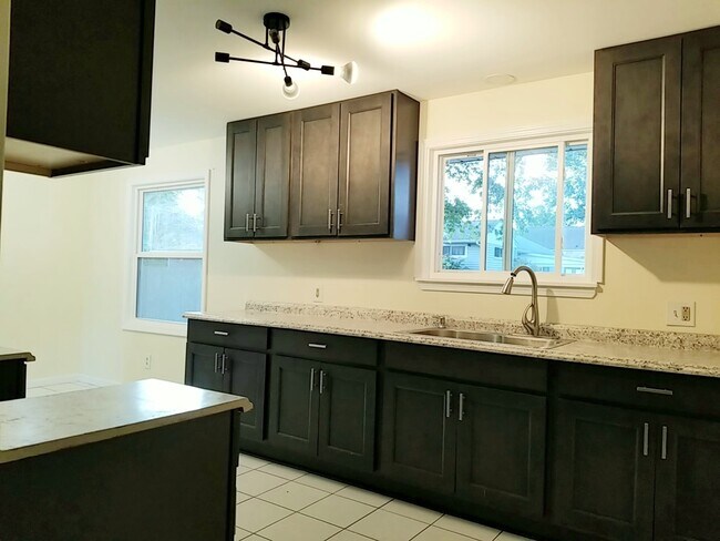 Building Photo - 2845 W 31st St