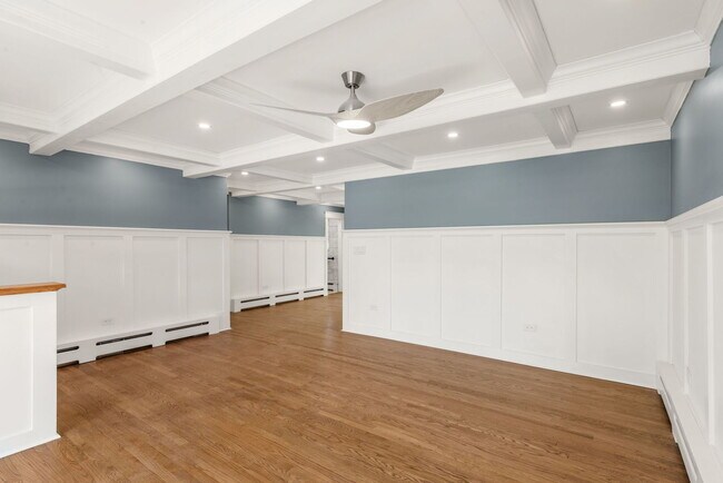 Building Photo - 1010 W Elm St