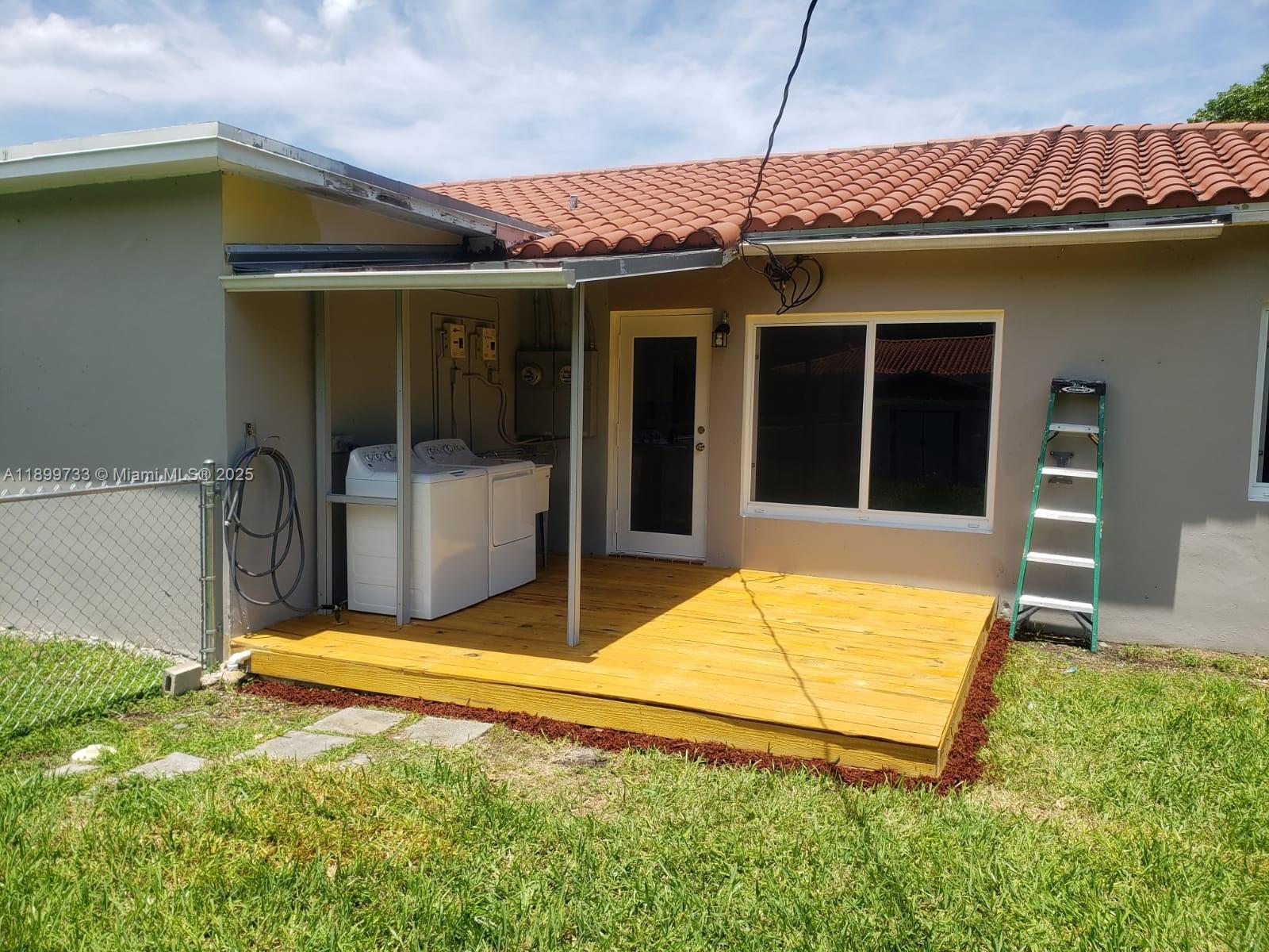 Building Photo - 11020 NE 10th Ave