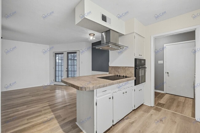 Building Photo - 705 Scottsdale Dr