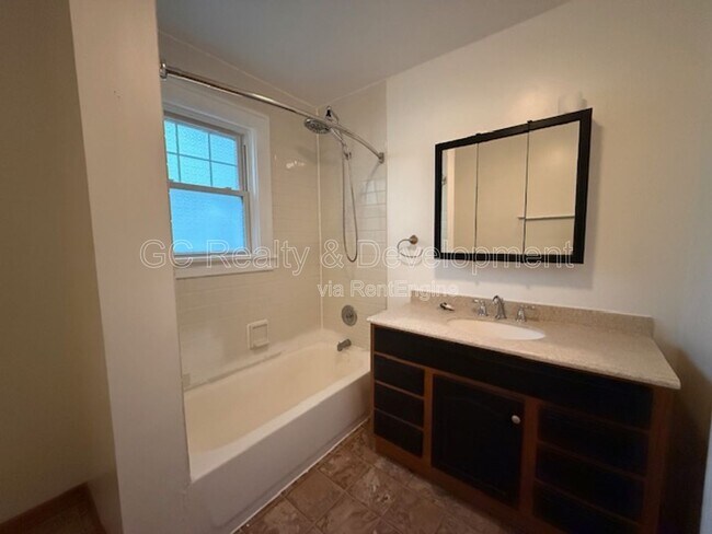 Building Photo - 454 Moseley St