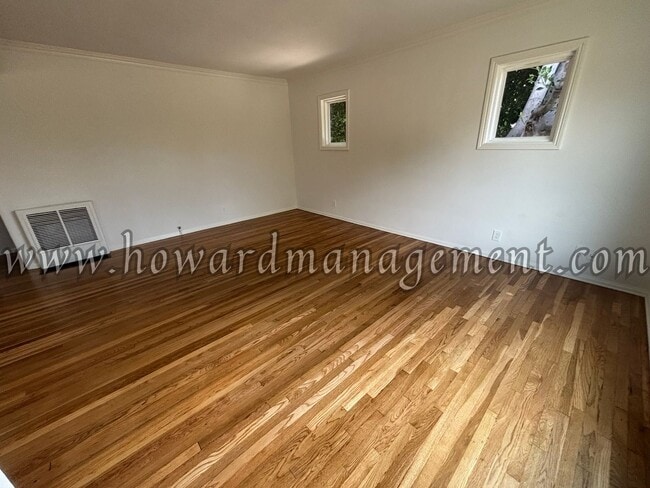 Building Photo - 01658CE