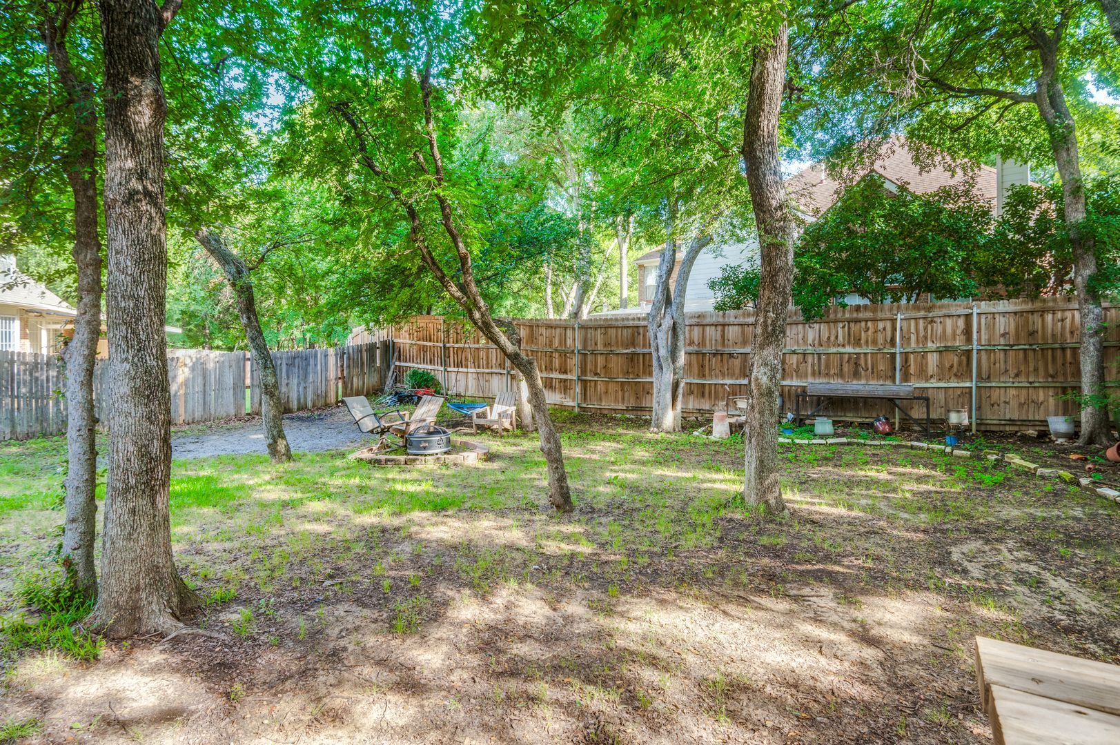 Building Photo - 2021 Broadleaf Dr