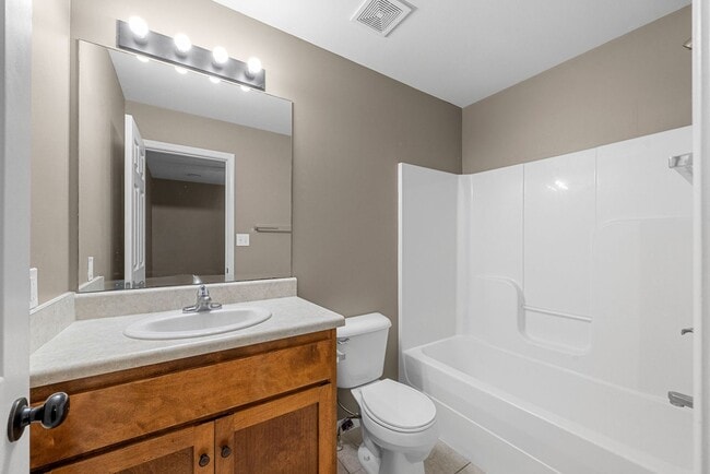 Building Photo - Pet Friendly Two Bedroom!