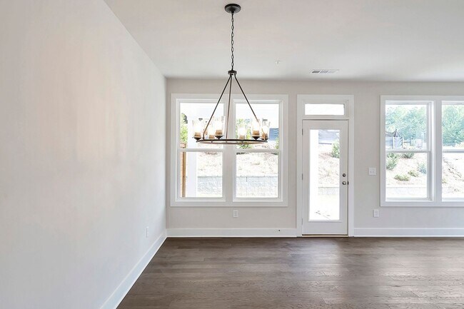 Building Photo - Luxury Westshore Townhome