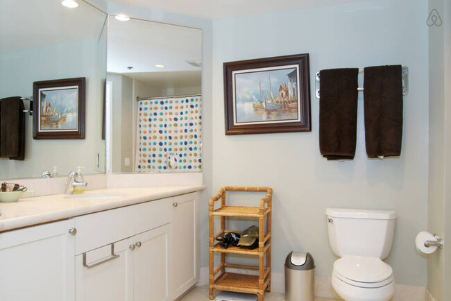 Main bathroom - 1800 Washington Street