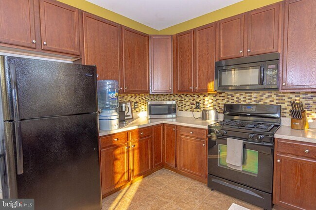 Building Photo - 832 Timberlake Dr