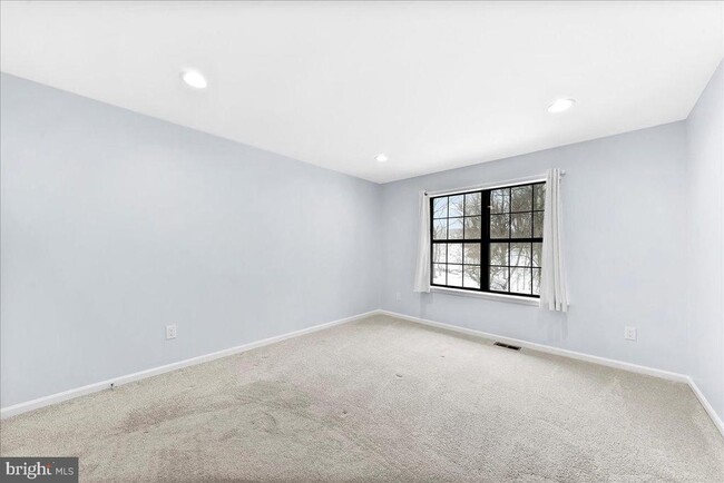 Building Photo - 11 Algonquin Ct