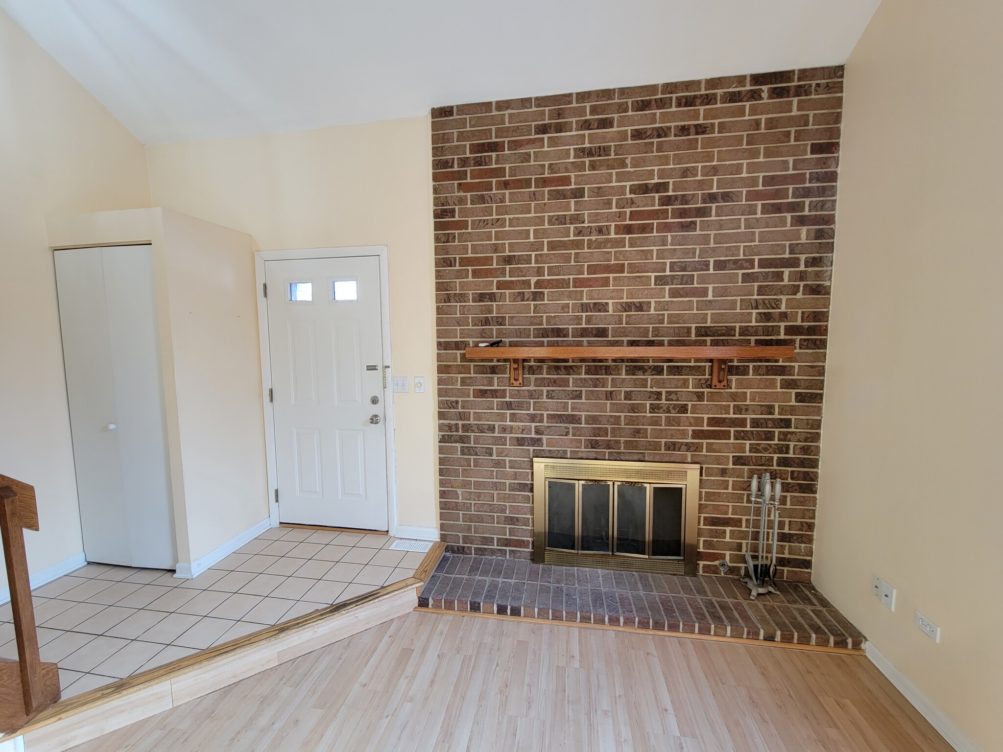 Front door & fireplace - 123 Mohawk Trl