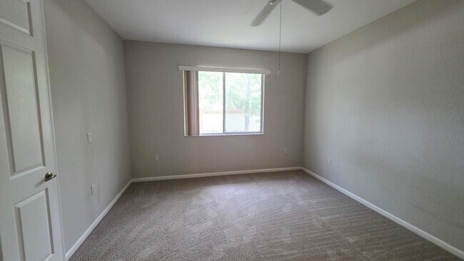 Building Photo - 2565 Langrove Ln SW