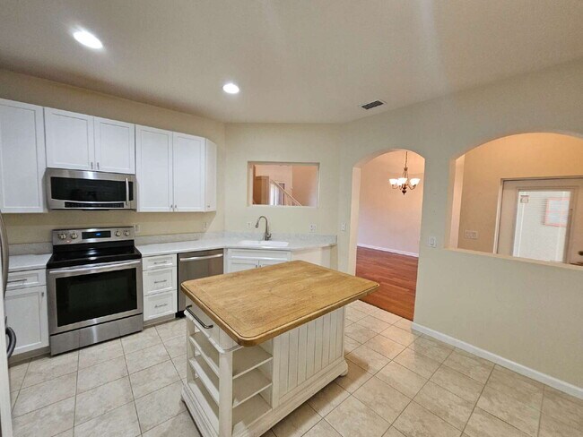 Building Photo - Large Melbourne Townhome