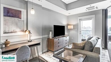 Building Photo - 335 W 9th St