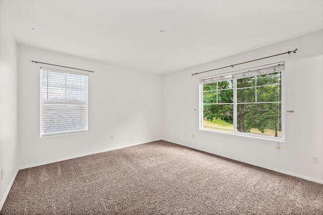 Building Photo - Cozy DuPont Home with Fenced Yard, 2-Car Garage & Minutes to JBLM!