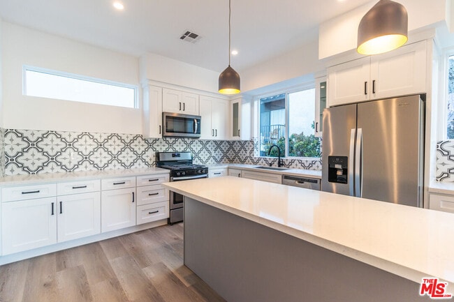 Building Photo - 5323 Ben Ave