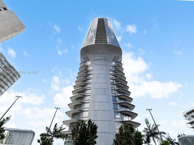 Building Photo - 175 SE 25th Rd