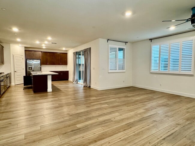 Building Photo - 3 YEARS NEW, BUILT BY LENNAR HOMES, 4 BED, 3 BATH, 2 CAR GARAGE