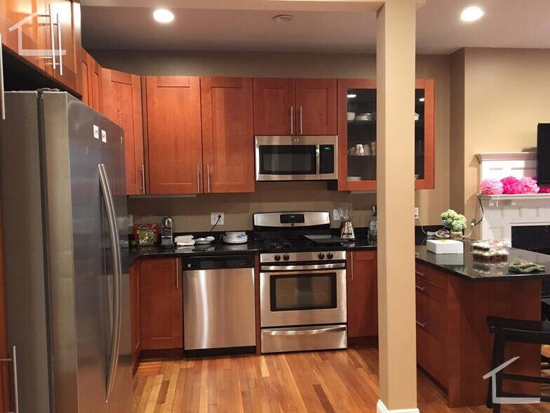 Building Photo - 8 Saint Lukes Rd