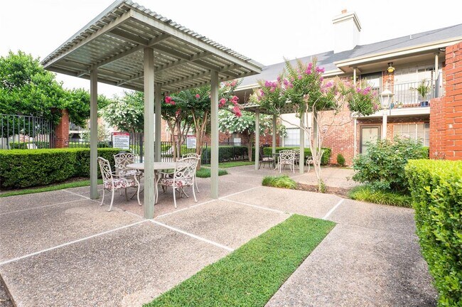 Building Photo - 7920 Rockwood Ln