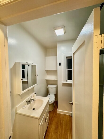 Building Photo - 1116 E Lexington Dr