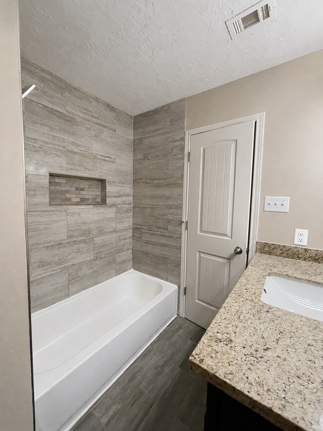 Building Photo - 205 Pleasant Dr