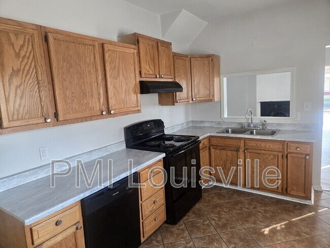 Building Photo - 616 N 28th St