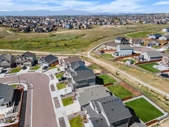 Building Photo - 13170 Valley Peak Dr