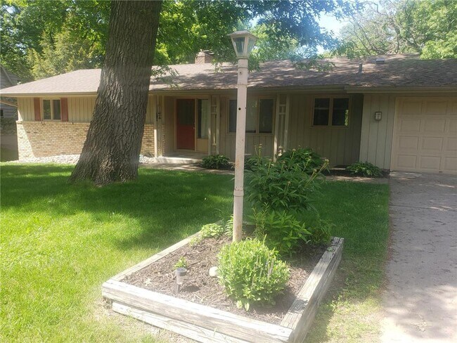 Building Photo - 15712 Wing Lake Dr