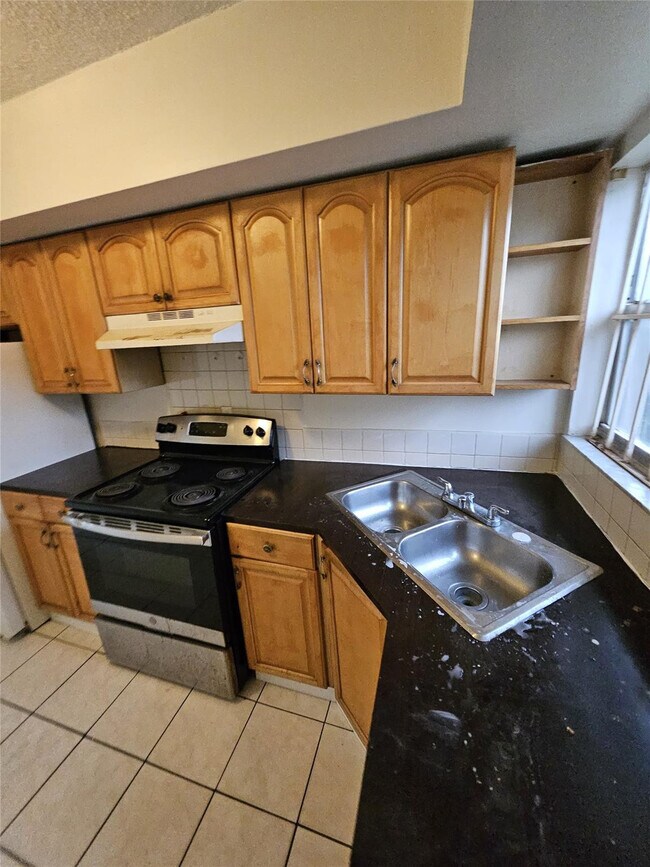 Building Photo - 716 SW 7th St