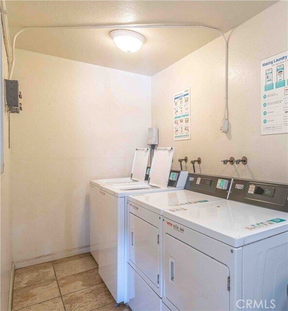 Building Photo - 208 19th St