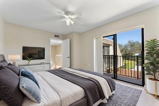 Building Photo - 2893 SW 22nd Cir