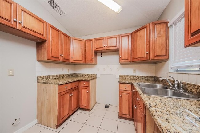 Building Photo - 638 Iowa Woods Cir E