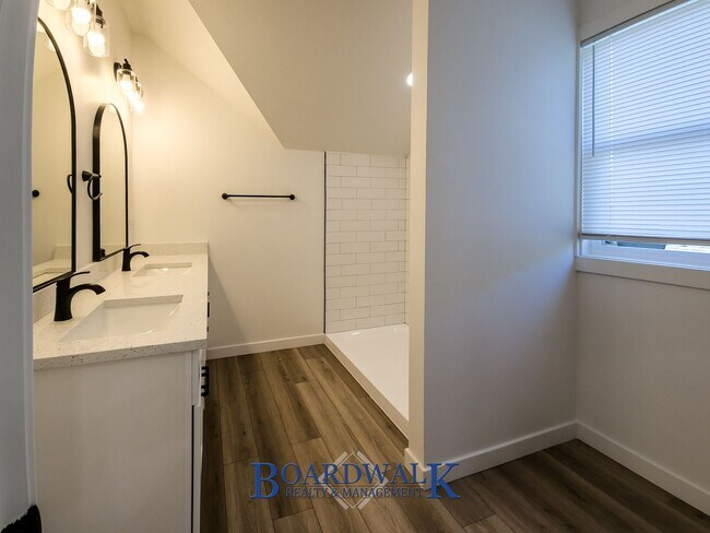 Building Photo - 3396 S 900 E