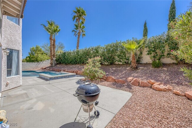 Building Photo - 8433 Dry Cliff Cir