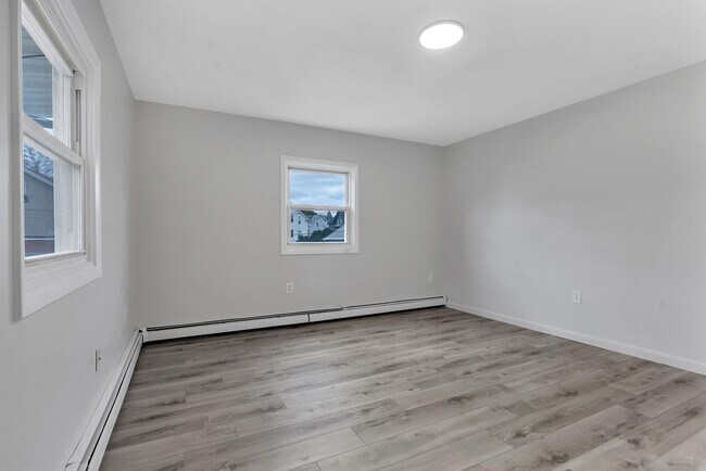 Building Photo - 105 Roosevelt St