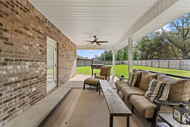 Building Photo - 5568 Micanopy Dr