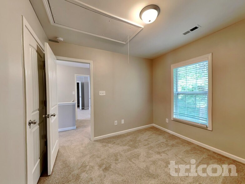 Building Photo - 1218 Azalea Dr