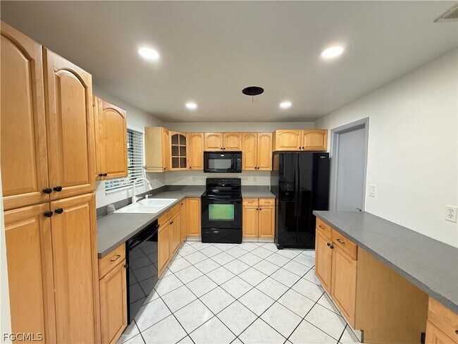 Building Photo - 1354 Stadler Dr