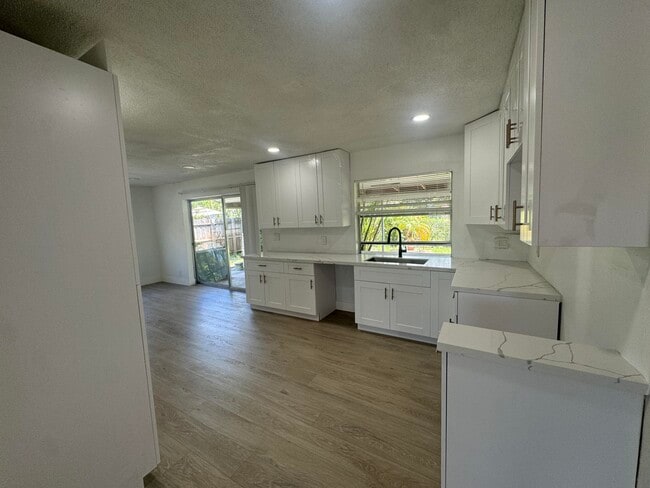 Building Photo - 6260 SW 6th St