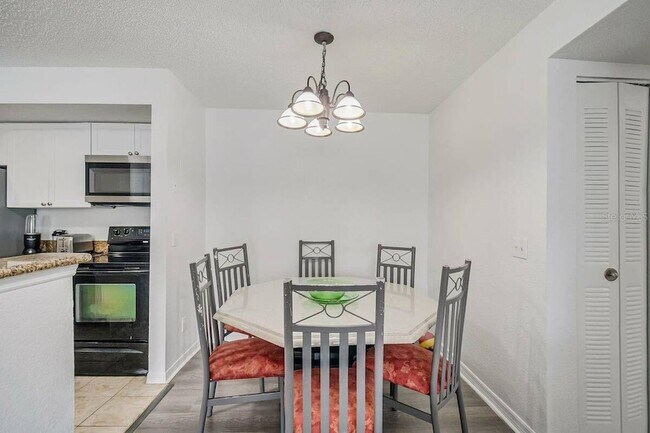 Building Photo - 582 Good Life Wy