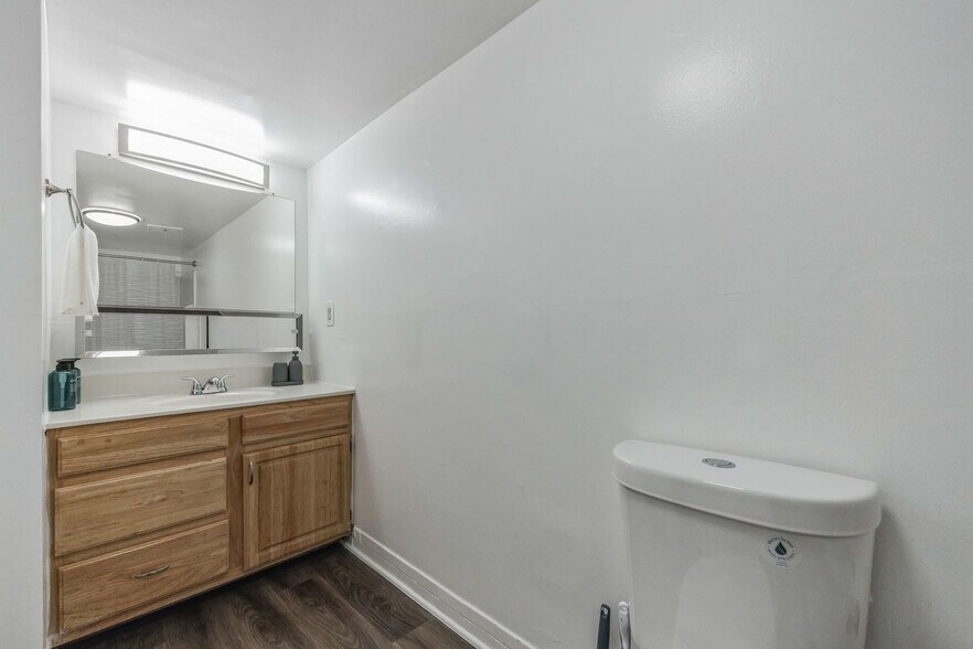 Building Photo - 1108 Wharton Dr