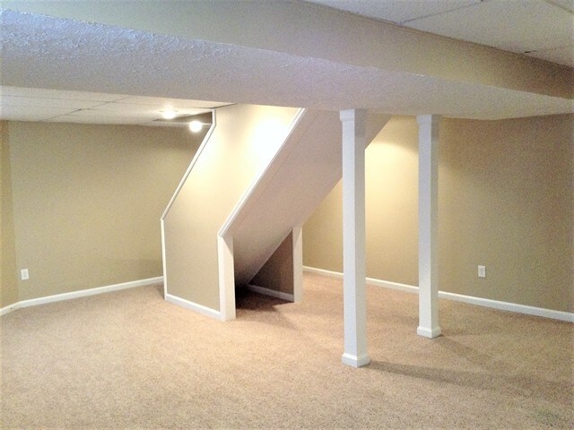 Building Photo - 2135 Canyon Ct