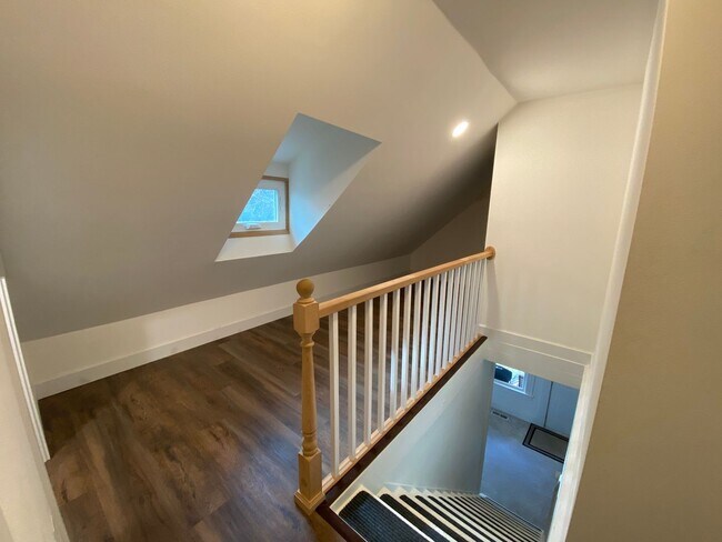 Building Photo - Pet Friendly |Stylish 3 Bedroom | 2 Bath Duplex in The Dalles – Great Location & Modern Comforts