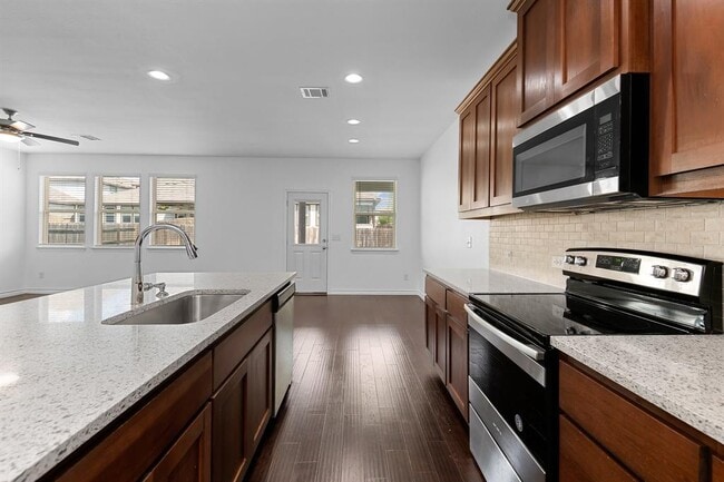 Building Photo - 208 Magna Ln