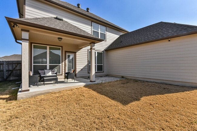 Building Photo - 6306 Golden Gate Dr