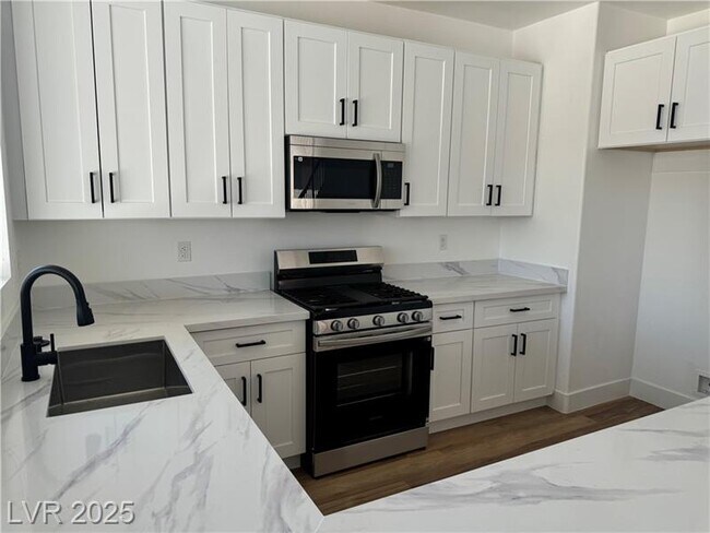 Building Photo - 8725 Russet Hills Ct