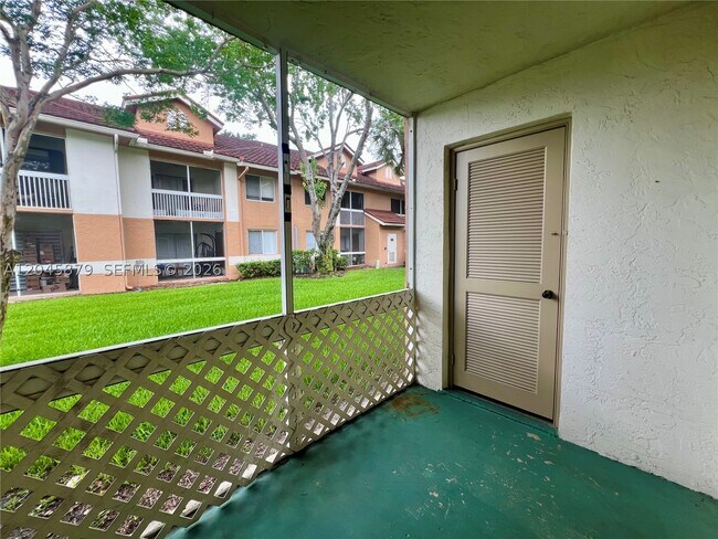 Building Photo - 842 NW 92nd Ave