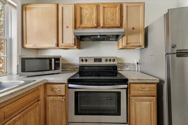 Building Photo - 1709 Le Grand St