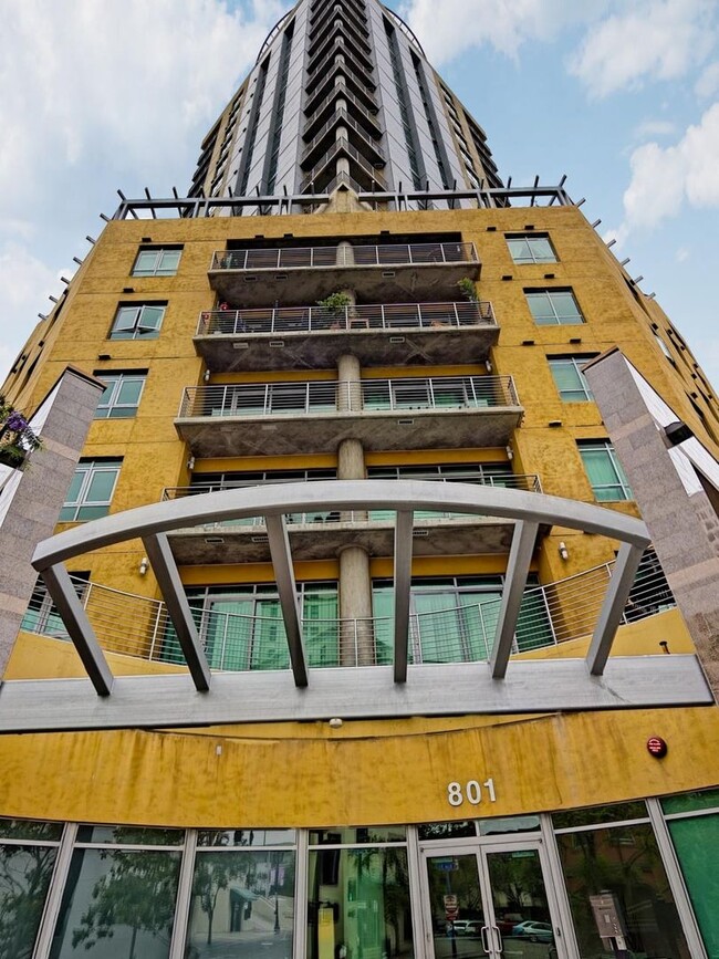 Primary Photo - Large Two bedroom Condo with amazing views...
