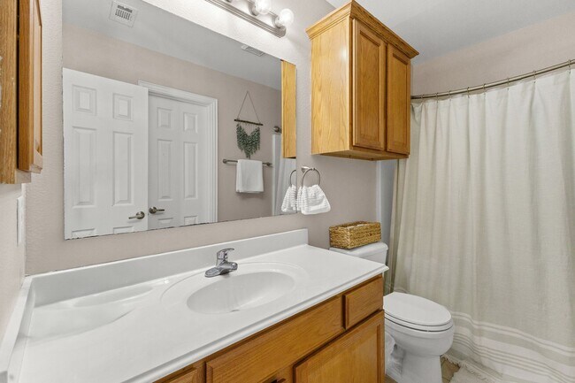 Building Photo - 3 Bed Available at Waterwood Townhome Complex!